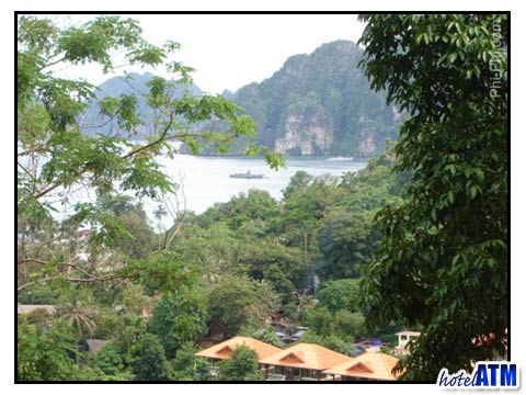Viewpoint towards Phi Phi Don cliffs