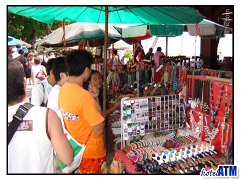 Jewelry sellers Phi Phi Island Photo