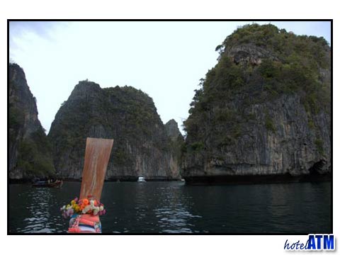 Transport by longtail boat to the Phi Phi cliff jumping points