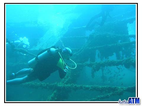 Diver from Phi Phi at the Kings Cruiser Wreck