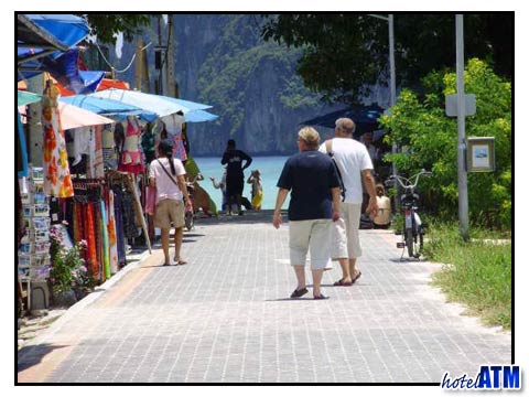 Connecting walkway between the two main Phi Phi beaches