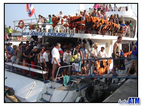 Full ferry to the Phi Phi Islands from Rasada Pier