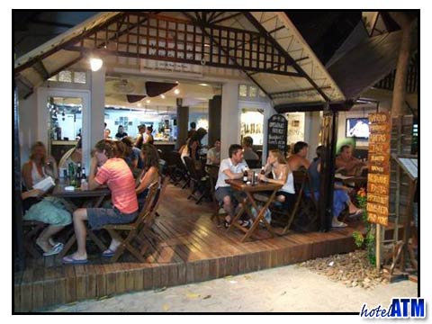 Unni's Restaurant Phi Phi in the evenings