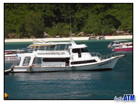 Dive boat for a Phi Phi Island Padi IDC