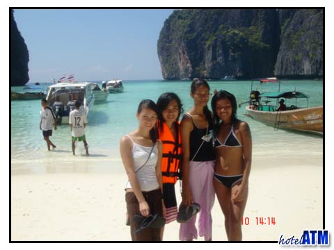 Tourist group picture in Maya Bay