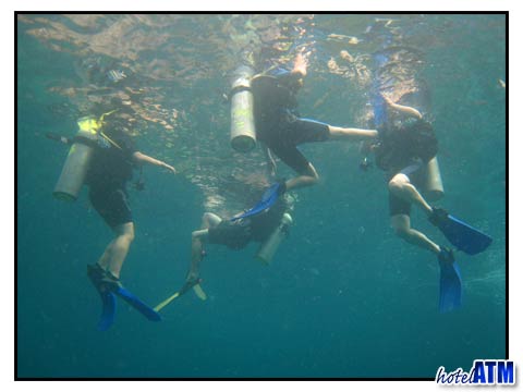 Phi Phi Island Scuba Lessons Stay Together