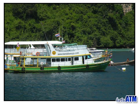 PP Island Divers Boat