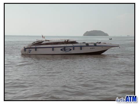 Phi Phi speedboat on its transfer