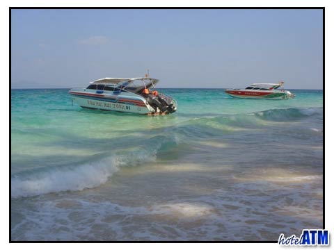 Tour speedboats at Bamboo Island from Phi Phi